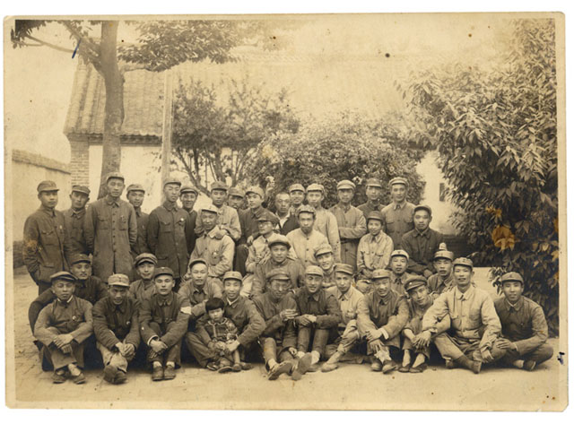 1946年山东锄保工作会议合影640.jpg